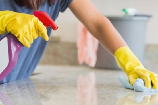 Cách tẩy sạch mọi vết bẩn trên sàn nhà gạch hoa, mẹ nào cũng nên biết