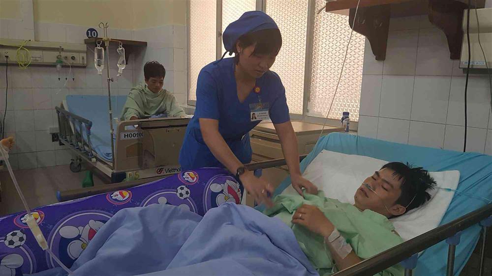 Lời kể của shipper bị con trai khách đâm thấu phổi khi đi giao gói hàng trị giá 130.000 đồng-1