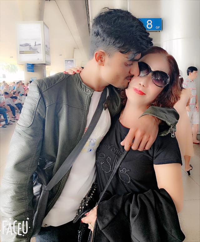 Người phụ nữ 65 tuổi lấy chồng ngoại quốc 24 tuổi chia sẻ chuyện bị bố mẹ chồng phản đối và những chi tiết tình yêu gay cấn như phim-4