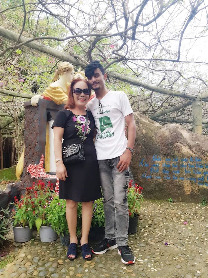 Người phụ nữ 65 tuổi lấy chồng ngoại quốc 24 tuổi chia sẻ chuyện bị bố mẹ chồng phản đối và những chi tiết tình yêu gay cấn như phim-5