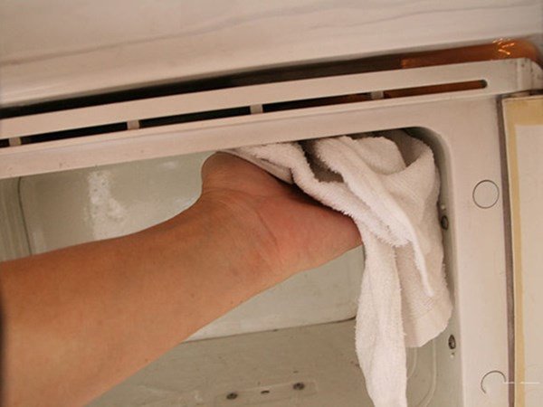 Cách làm sạch ngăn đá tủ lạnh nhanh - gọn trong 5 phút, thơm nức cả tuần-2