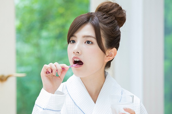 Con có hàm răng như răng cá mập, bà mẹ hối hận vì nguyên nhân là do mình-4