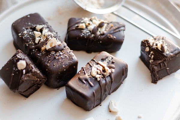 Ngày nắng nóng đỉnh điểm, tuyệt đối đừng để 8 đồ vật này vào xe hơi, cốp xe máy, sẽ hư hại thậm chí dễ nổ như bom-5