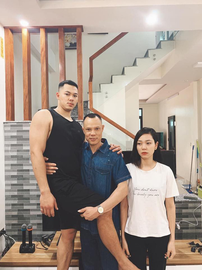 Chụp ảnh đúng tư thế cách đây 24 năm, 3 bố con khiến dân mạng phì cười, cậu con trai thay đổi bất ngờ nhất-2