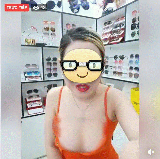 Nhức mắt với trào lưu mới của hội chị em bán hàng online: Ăn mặc hớ hênh, khoe trọn vòng 1 để câu tương tác-3