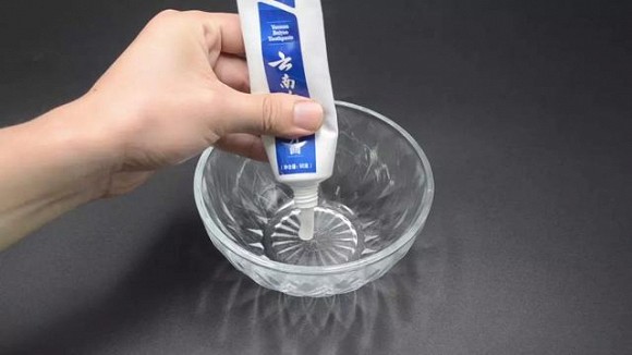 Vệ sinh nồi cơm điện cáu bẩn lâu ngày sạch bóng như mới&nbsp;từ nguyên liệu có sẵn-1