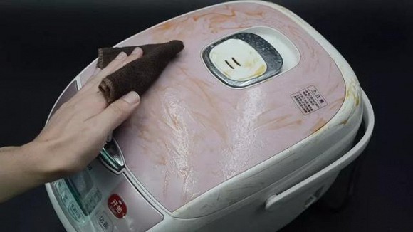 Vệ sinh nồi cơm điện cáu bẩn lâu ngày sạch bóng như mới&nbsp;từ nguyên liệu có sẵn-5