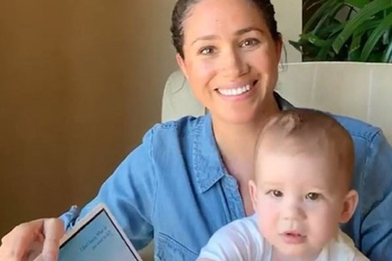 Meghan Markle bị chê bai trong clip sinh nhật của con trai, lộ loạt chi tiết cho thấy bé Archie không thực sự được mẹ quan tâm