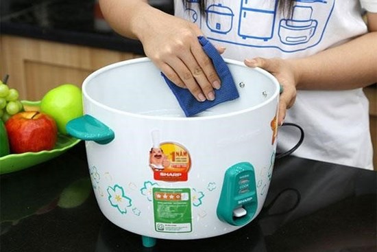 Vệ sinh nồi cơm điện cáu bẩn lâu ngày sạch bóng như mới từ nguyên liệu có sẵn