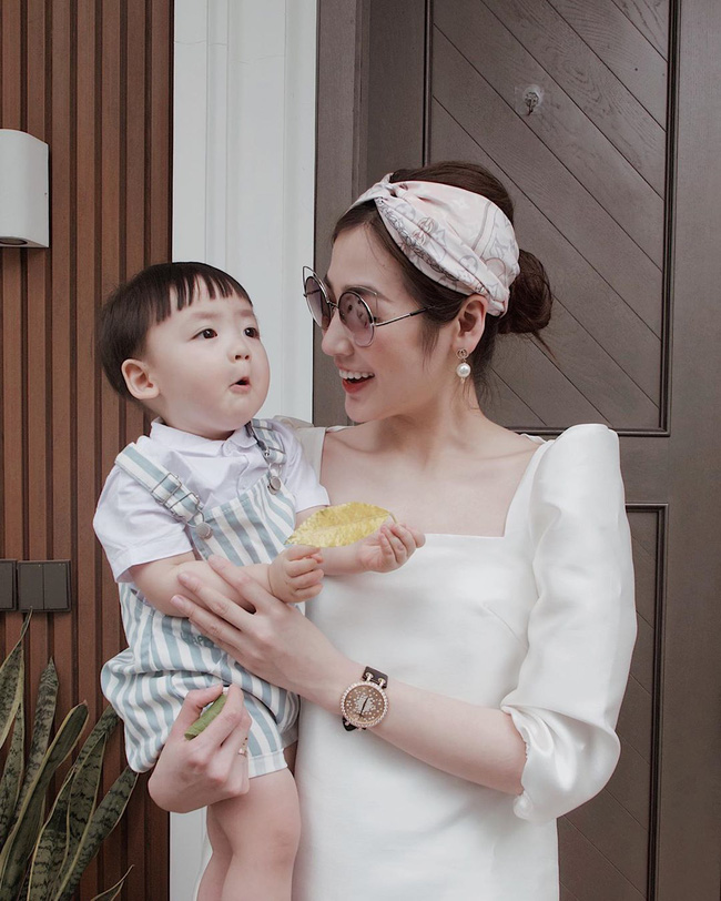 Chiêm ngưỡng 11 outfit đẹp quá mức quy định của mỹ nhân Việt, bạn sẽ muốn quẩy đồ trắng tới bến trong Hè này-10