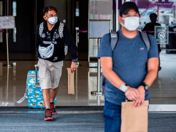 Ai đến Hong Kong cũng phải đeo vòng công nghệ này để kiểm soát&nbsp;Covid-19,&nbsp;vi phạm sẽ bị phạt tù 6 tháng-12