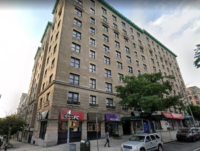 Đến dọn dẹp nhà cho mẹ quá cố, người đàn ông rụng rời phát hiện xác ướp bí ẩn trong tủ đông lạnh suốt 10 năm-1