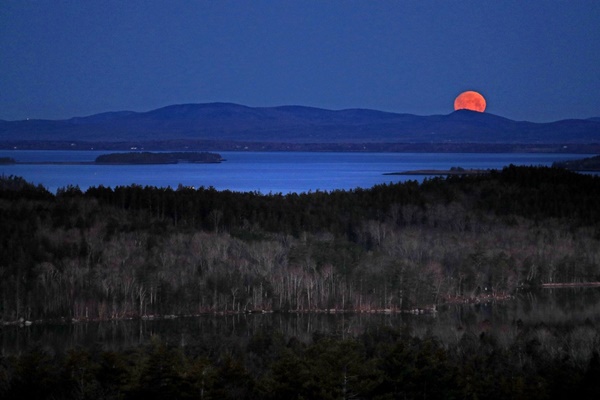 Ảnh chụp siêu Trăng hoa cuối cùng của năm 2020 trên toàn thế giới-4