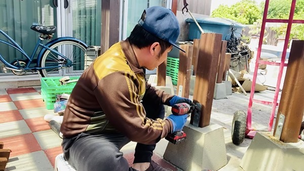 Bằng Kiều cắt tỉa và tạo dáng vườn cây cảnh bonsai đồ sộ ở Mỹ-7