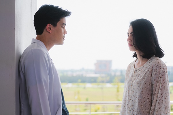 Chồng tặng sinh nhật vợ chiếc ô tô 1 tỷ, ai ngờ thứ anh nhận lại là lá đơn ly hôn, nguyên nhân cô đưa ra khiến anh phẫn nộ vô cùng-1