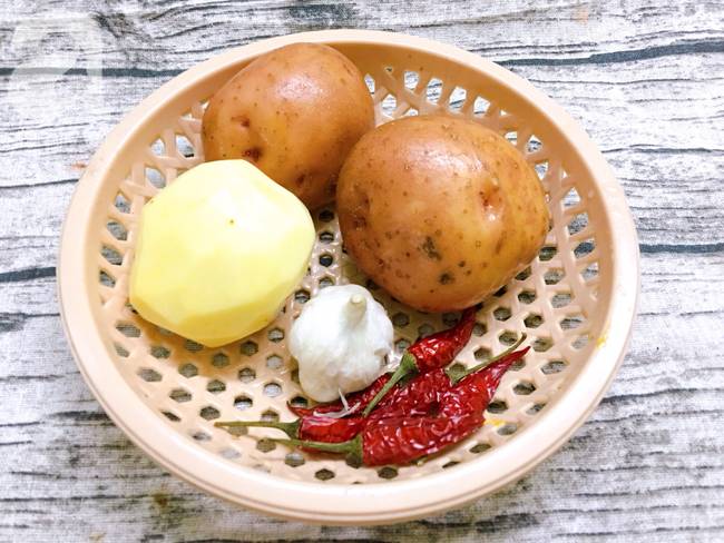 Dùng nồi chiên không dầu làm snack khoai tây giòn tan ngon hơn đi mua-1