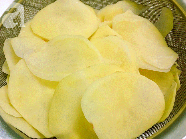 Dùng nồi chiên không dầu làm snack khoai tây giòn tan ngon hơn đi mua-2