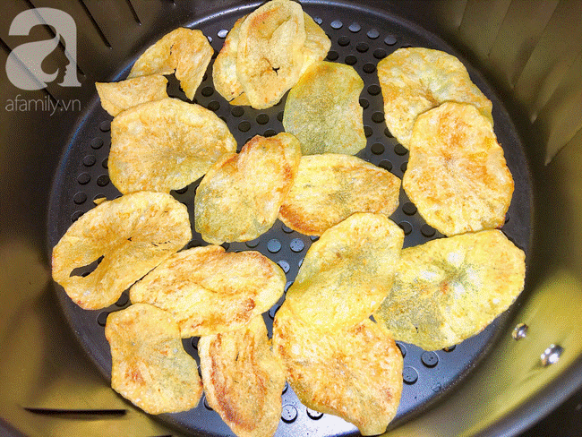 Dùng nồi chiên không dầu làm snack khoai tây giòn tan ngon hơn đi mua-3