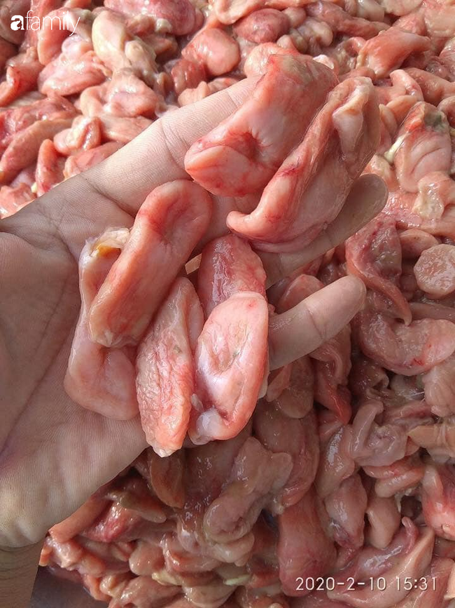 Bao tử cá ba sa tươi ngon giòn sần sật, giá 89 ngàn đồng/kg được nhiều bà nội trợ mua xào, nướng, nhúng lẩu, tiểu thương ngày bán cả nửa tạ-2