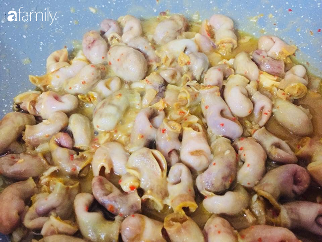 Bao tử cá ba sa tươi ngon giòn sần sật, giá 89 ngàn đồng/kg được nhiều bà nội trợ mua xào, nướng, nhúng lẩu, tiểu thương ngày bán cả nửa tạ-4