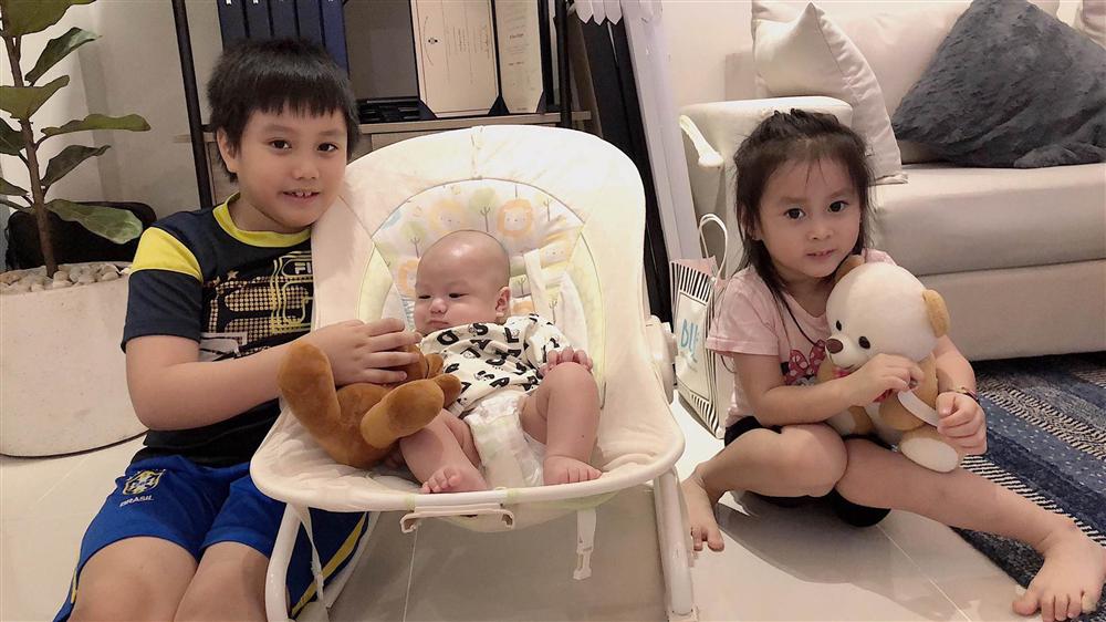 Mẹ xinh đẹp nổi như cồn trên MXH với cuộc hôn nhân bất quy tắc: 20 tuổi lấy chồng sinh đủ 2 con trước 30, ly hôn rồi bất ngờ sinh con thứ 3 dù chưa tuyên bố tái hôn-2