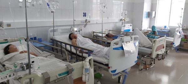 NÓNG: 135 người ở Đà Nẵng nhập viện nghi do ngộ độc thực phẩm-3