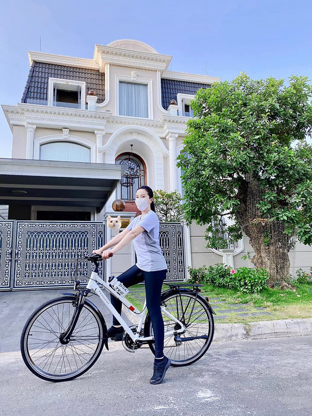 Đọ biệt thự nhà chồng dàn mỹ nhân Vbiz: Lan Khuê như ở cung điện, biệt thự vợ chồng Hà Tăng lên sóng truyền hình KBS-4