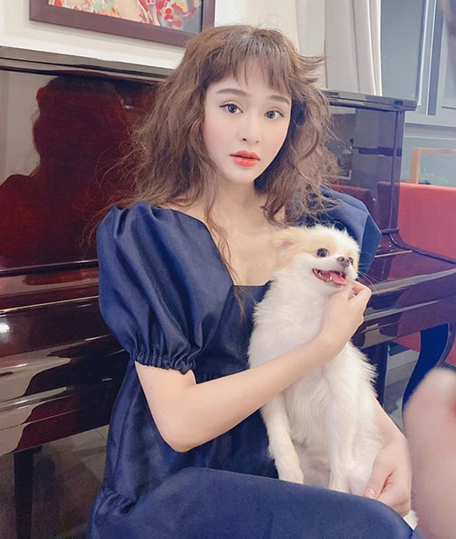 Chán tóc ngắn Mỹ Linh, Hiền Hồ bất ngờ để tóc xoăn xù xinh như búp bê-1