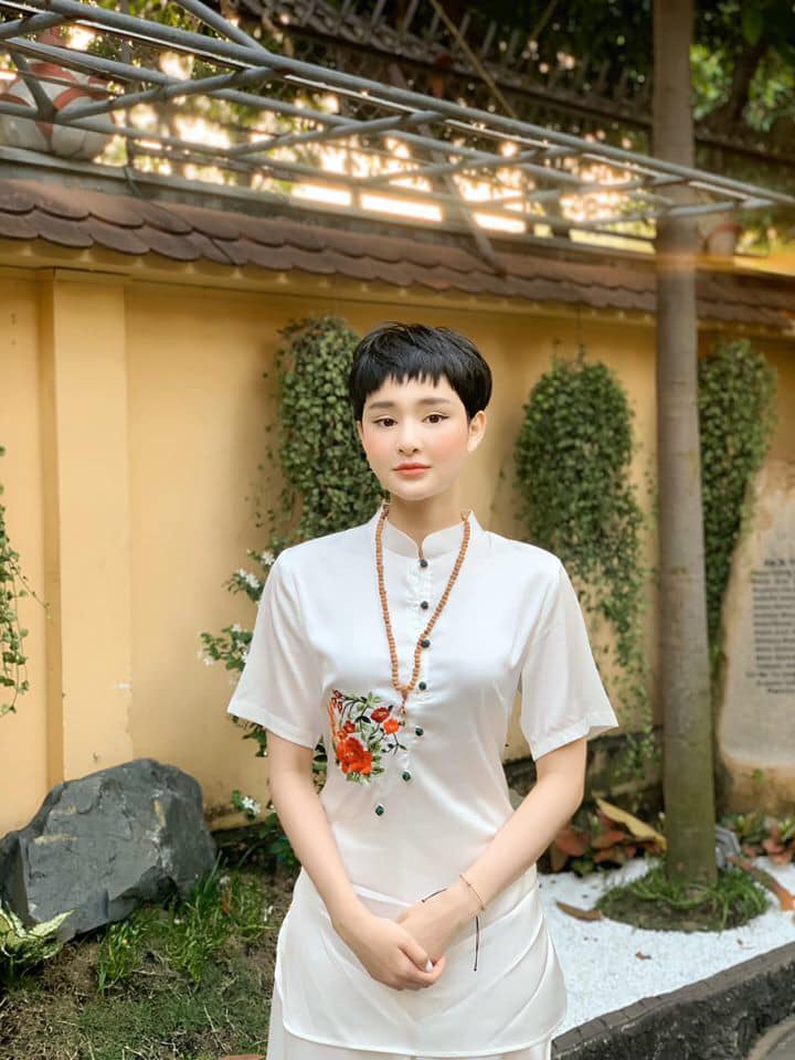 Chán tóc ngắn Mỹ Linh, Hiền Hồ bất ngờ để tóc xoăn xù xinh như búp bê-5