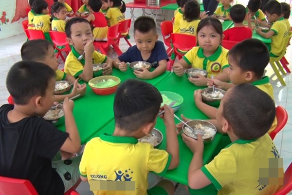 Cầu thang ảo ảnh thị giác cho học sinh Tiểu học gây tranh cãi khi thiết kế vô lý không ai dám đi, người lớn nhìn cũng phải chóng mặt-2