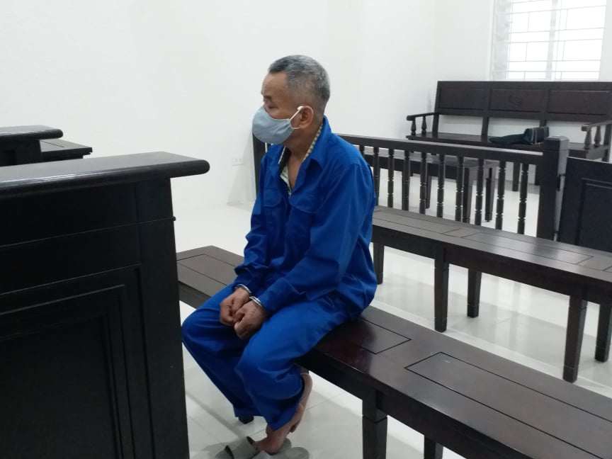 Vết sơn trên váy bé 2 tuổi tố cáo tội ác của gã thợ già và giá đắt phải trả-1