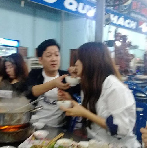 Để ý mới thấy, Trường Giang thường xuyên làm hành động đặc biệt này với Nhã Phương, bảo sao mỹ nhân Vừa đi vừa khóc lại yêu say đắm Mười Khó đến vậy-7