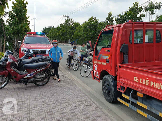 Mẹ gào khóc thảm thiết khi con trai lớp 8 đi tắm sông cùng bạn học bị nước cuốn trôi mất tích-2