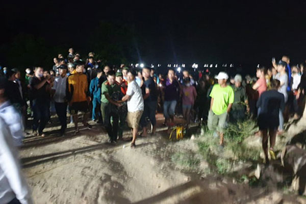 Lật ghe khiến 5 người mất tích trên sông Thu Bồn: Tìm thấy thi thể 3 nạn nhân-4