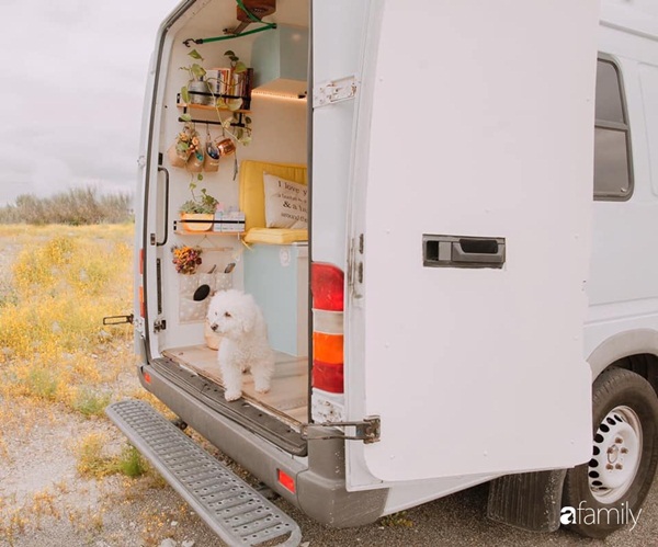 Ấp ủ ước mơ du mục, cô gái Việt cùng chồng cải tạo xe vận chuyển cũ thành ngôi nhà di động đẹp đến khó tin-2