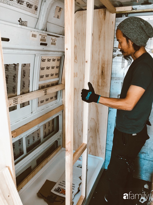 Ấp ủ ước mơ du mục, cô gái Việt cùng chồng cải tạo xe vận chuyển cũ thành ngôi nhà di động đẹp đến khó tin-5