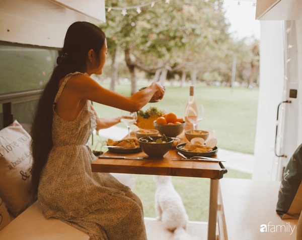 Ấp ủ ước mơ du mục, cô gái Việt cùng chồng cải tạo xe vận chuyển cũ thành ngôi nhà di động đẹp đến khó tin-10