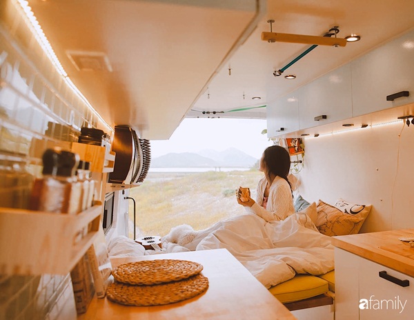 Ấp ủ ước mơ du mục, cô gái Việt cùng chồng cải tạo xe vận chuyển cũ thành ngôi nhà di động đẹp đến khó tin-15