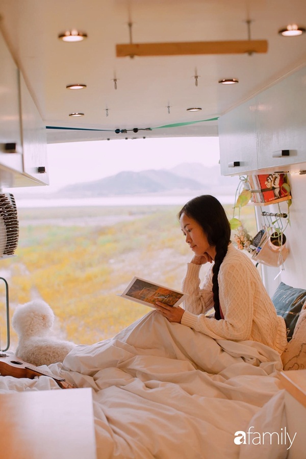 Ấp ủ ước mơ du mục, cô gái Việt cùng chồng cải tạo xe vận chuyển cũ thành ngôi nhà di động đẹp đến khó tin-16