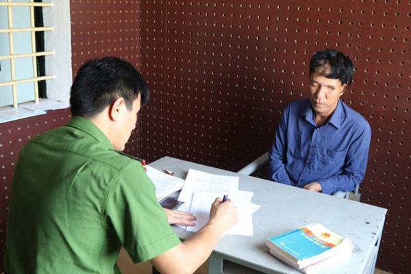 Tú ông điều 4 chân dài bán dâm cho khách giá 500.000 đồng/lượt, bị khởi tố-1