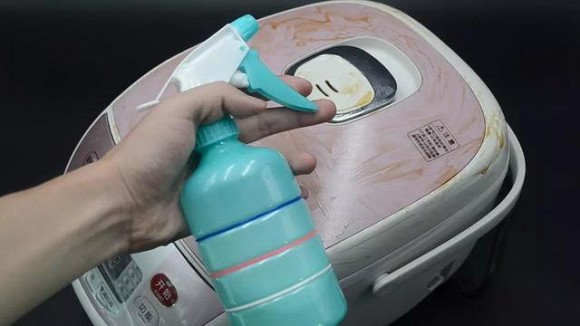 Mẹo vệ sinh nồi cơm điện cáu bẩn lâu ngày sạch bóng như mới-1