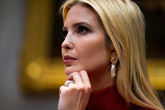 Thư ký riêng con gái ông Trump mắc COVID-19