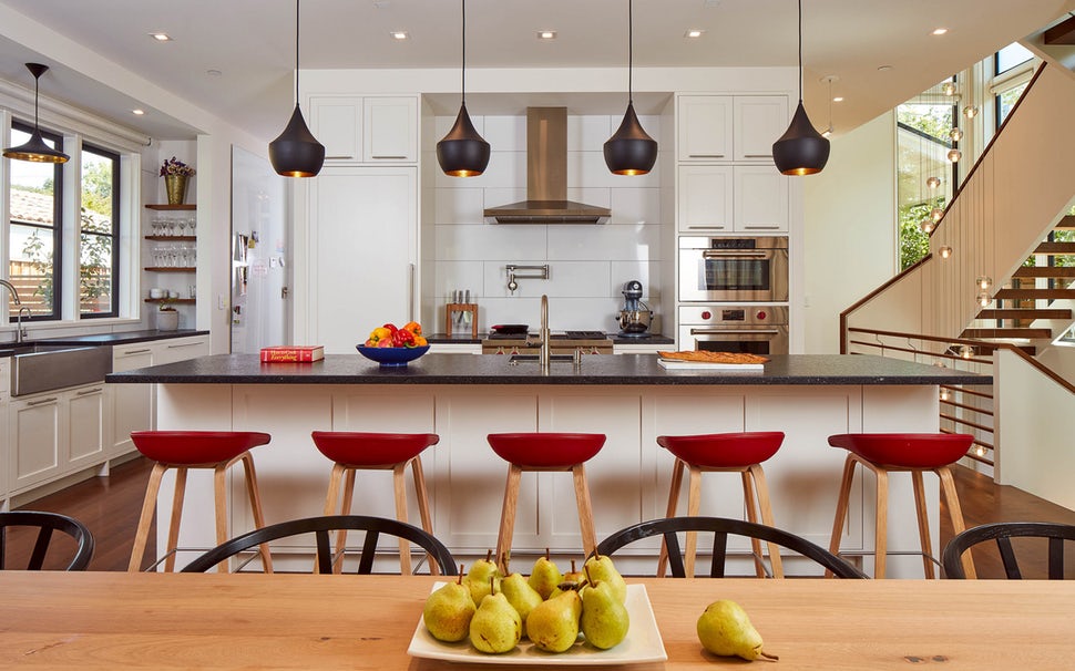 Một bộ ghế sắc màu cho căn bếp gia đình thêm xinh khiến tim ai cũng phải rung rinh-3