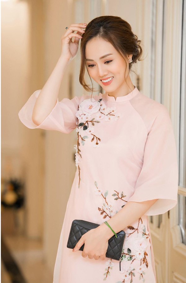 Bạn gái kém 15 tuổi của NSND Công Lý xinh như Hoa hậu, diện toàn hàng hiệu đắt đỏ-16