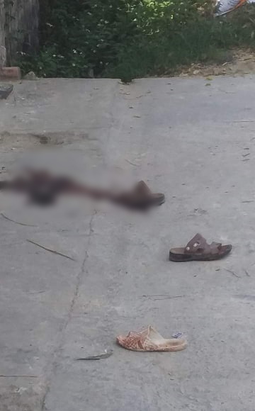 Bị đánh sau va chạm giao thông, người đàn ông cầm dao đâm chết hàng xóm rồi chờ công an đến bắt-1