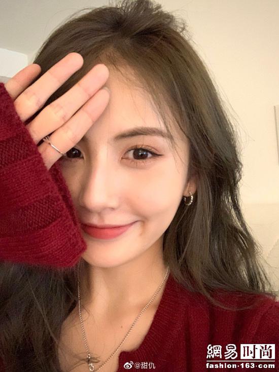 Sau khi phũ tình cũ đang ngoại tình với chủ tịch Taobao, thiếu gia thị phi Vương Tư Thông bị dân mạng chế giễu khi lộ ảnh tình tứ cùng tình mới-4