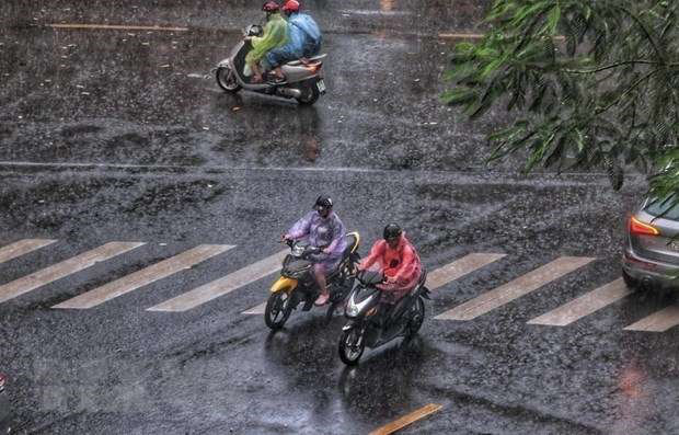 Nắng nóng gay gắt sắp kết thúc ở Bắc Bộ, Hà Nội mưa dông liên tục-1