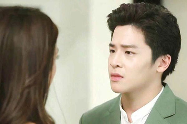 Vợ cũ từng gào khóc muốn tự tử khi chồng đòi ly hôn, 3 năm sau anh ta đóng băng với cú twist trong căn nhà đầy hoa-3