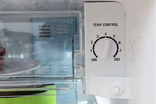 Trở lại thành phố, nữ sinh bủn rủn chân tay phát hiện sinh vật bò lúc nhúc trong tủ lạnh, nước đen ngòm hôi thối tràn ngập phòng-3