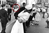 Bức ảnh 'Nụ hôn ở Quảng trường Thời đại' tuyệt đẹp nhưng câu chuyện gây tranh cãi và người phụ nữ phía sau mới thật sự là người tình của nam chính